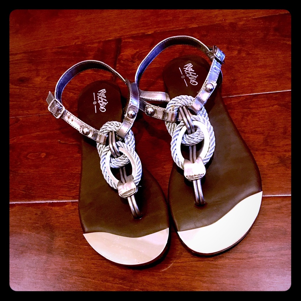 Mossimo sandals size 7